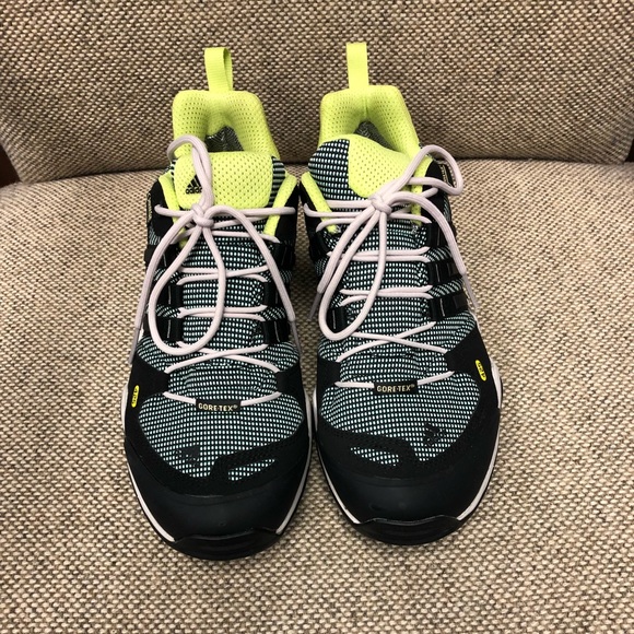 Adidas Outdoor Terrex Gore Tex Women’s Hiking Shoes - Picture 2 of 6